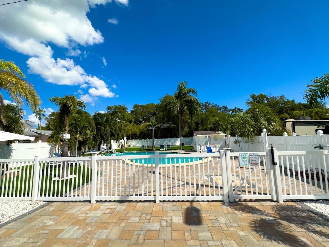 1K Bed Studio Apt With Shared Pool 06 Клиъруотър Екстериор снимка